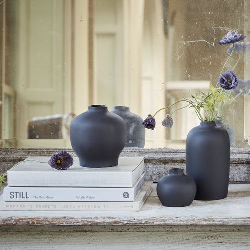 A sweet moment for any table, mantle, or shelf, the blossom vase’s organic and clean shape is both functional and beautiful. On their own or filled with delicate blooms, they pair perfectly with our ceramics collection.